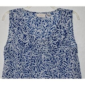 Chicos Sleeveless Top Sz 1=Medium Blue White Leaf Blouse Pleat front Lightweight